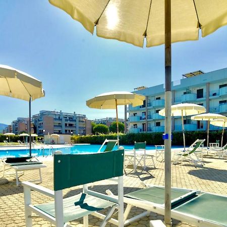 Isa-Apartments 4 Beds In Residence With Swimming-Pool In San Vincenzo, Just 600 Meters From The Sea Zewnętrze zdjęcie